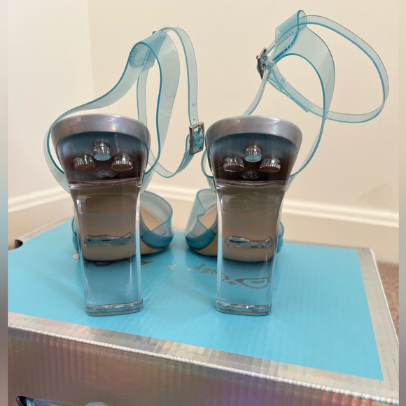 Aldo Limited Edition Disney’s Cinderella “Glass Slipper” Heels Size 7. - Picture 8 of 8